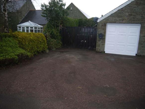Garage & Drivewa