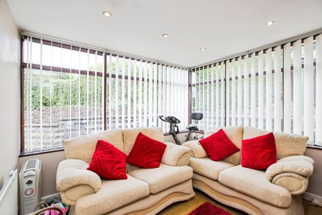 3 bed Semi-Detached Bungalow for sale Image 12