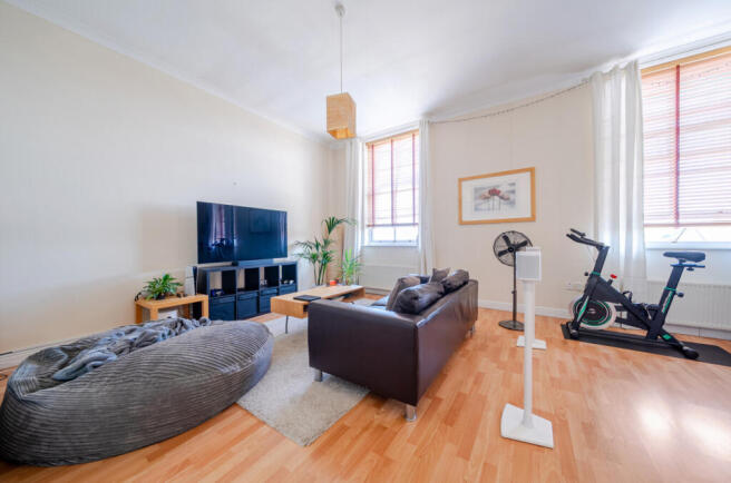 2 bed Flat for sale Image 7