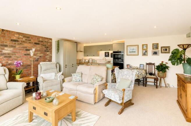 2 bed Flat for sale Image 5