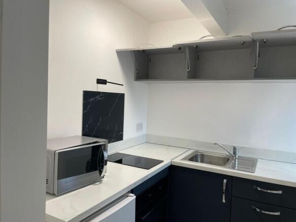 Studio to rent Image 4