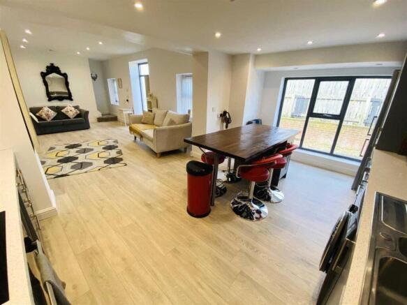 2 bed Detached for sale Image 4