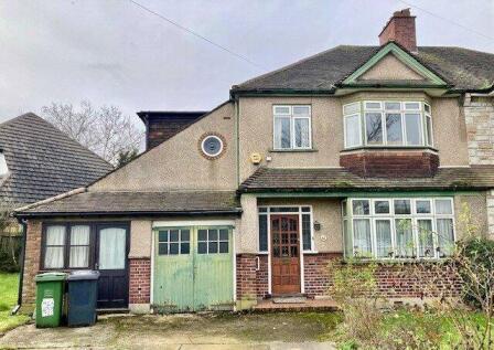Woodyates Road, Lee
