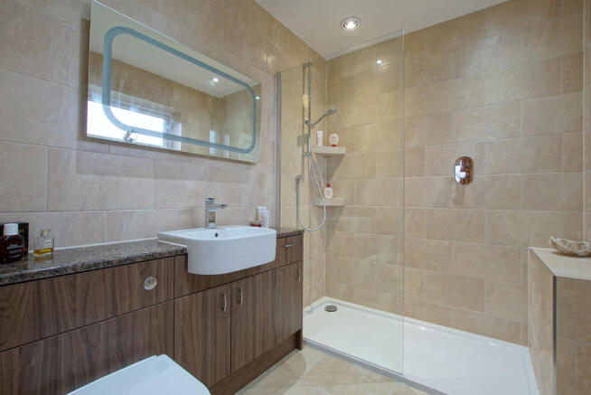 Master Bedroom En...