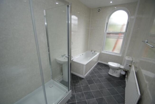 5 bed Detached to rent Image 7