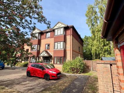 Chestnut Close, Fleet