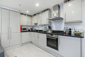3, 36 White Cottage Lodge, Colston Road, East Sheen, London SW14 7AY