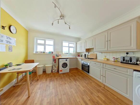 Kitchen (10).jpg