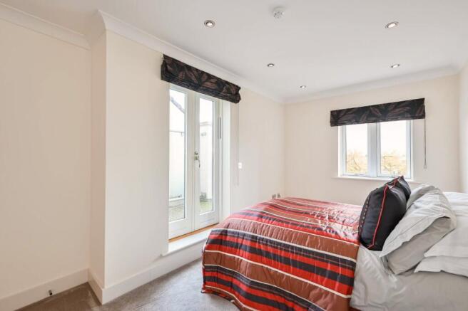 4 bed Town House for sale Image 7