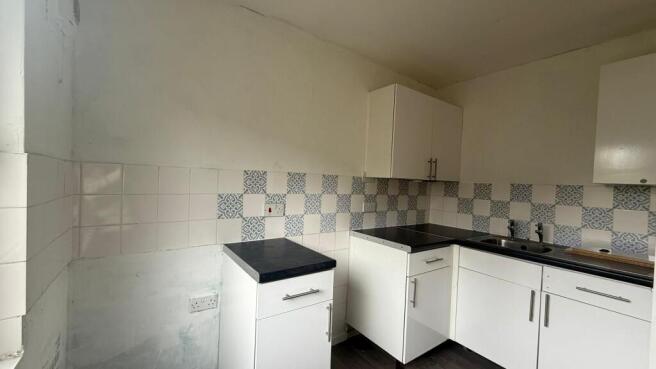 2 bed Flat to rent Image 5