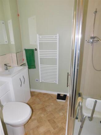 SHOWER ROOM.JPG