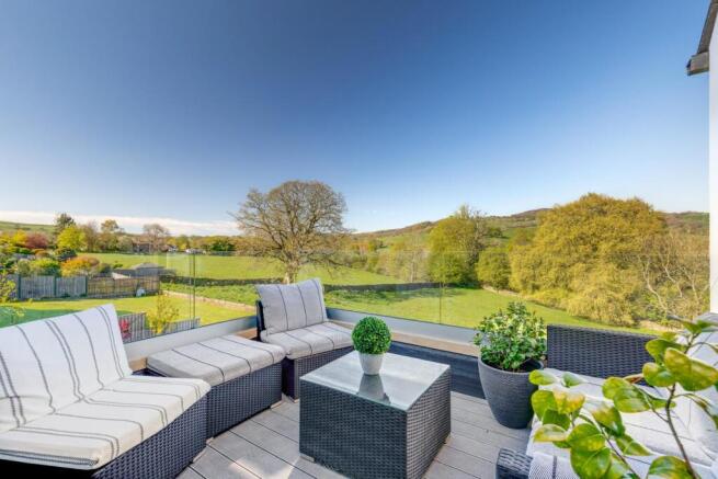 5 bed Detached for sale Image 10