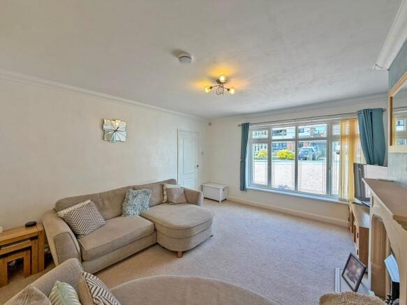 Chequers Avenue, Wombourne, WV5 photo 4