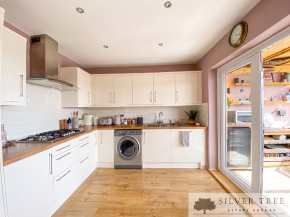 3 bed Terraced for sale Image 5