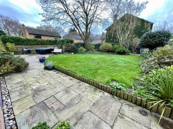 11. GARDEN2.jpg