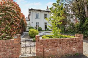 33, St Leonards Road, Exeter EX2 4LR