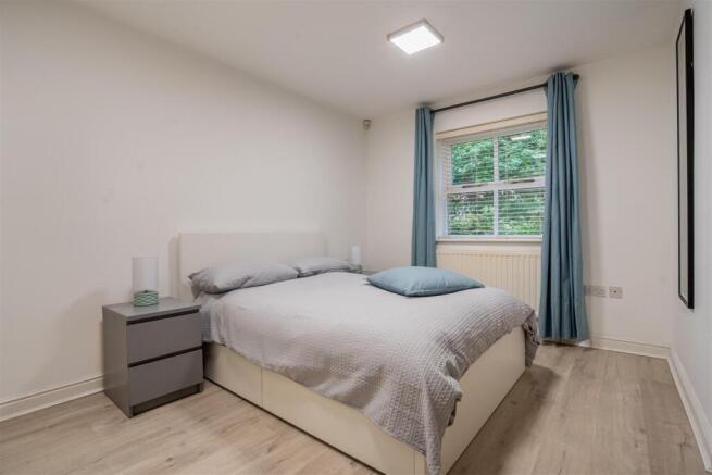 2 bed Apartment to rent Image 6