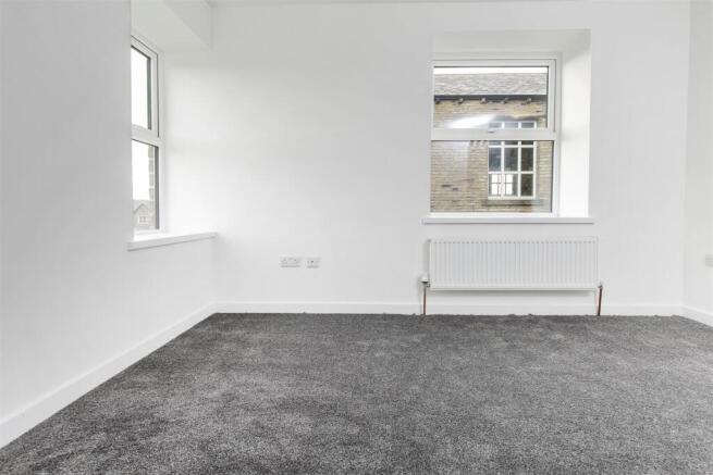 2 bed End of Terrace to rent Image 4