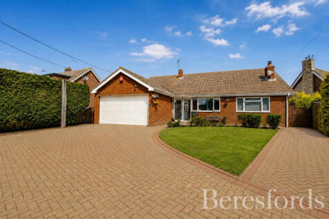 Dumont Avenue, St. Osyth, CO16
