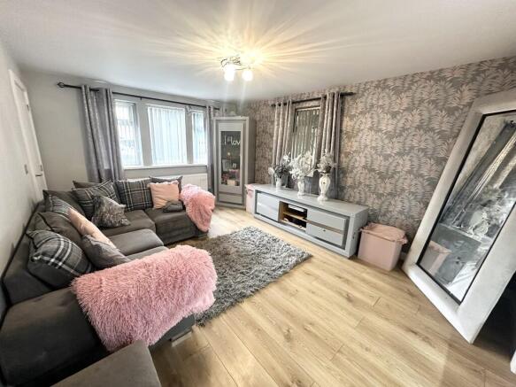 8 bed Detached for sale Image 7