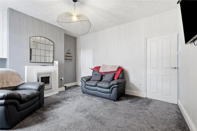3 bed Terraced to rent Image 6