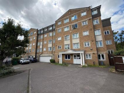 High Street, Feltham, TW13