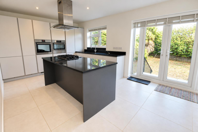 Mapledurham Drive, Purley On Thames photo 4
