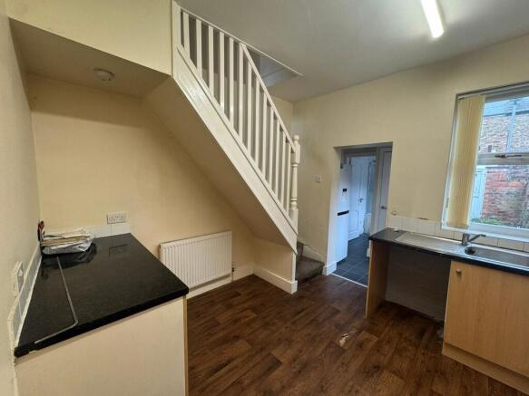 2 bed Terraced to rent Image 7