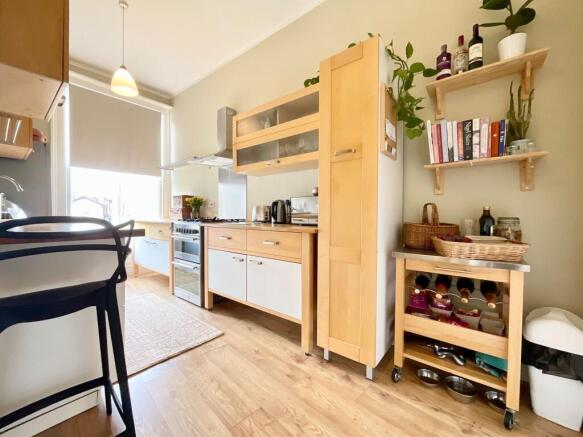 4 bed Flat for sale Image 6