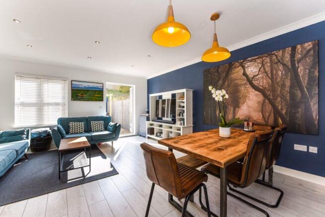 Lounge/dining