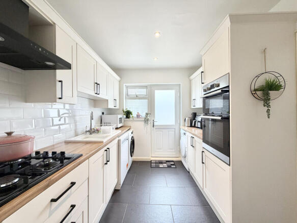 Chantry Close, Taunton photo 4