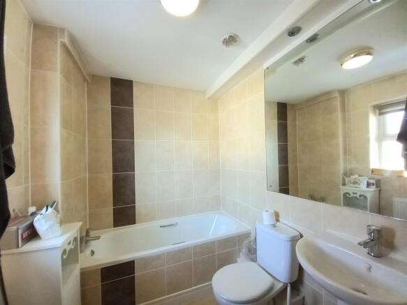 12 Boards bathroom.jpg