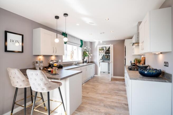 5 bed Detached for sale Image 7
