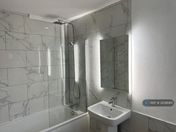 3 bed End of Terrace to rent Image 5