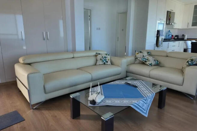 2 Bedroom Elegant Corner Duplex Penthouse with Expansive Outdoor Living Space Image 91 4