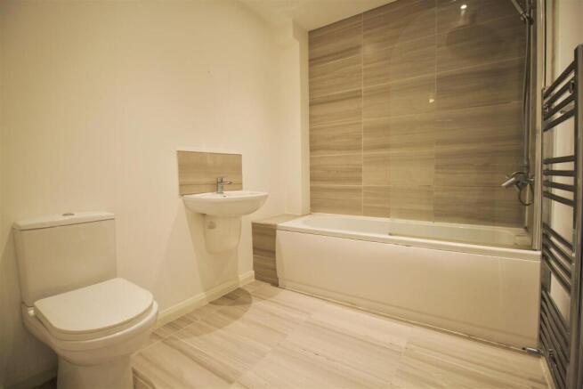 Family Bathroom (2).jpg