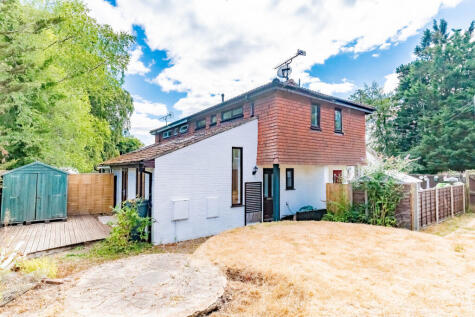 Lawday Place, Folly Hill, Farnham, GU9 0AA