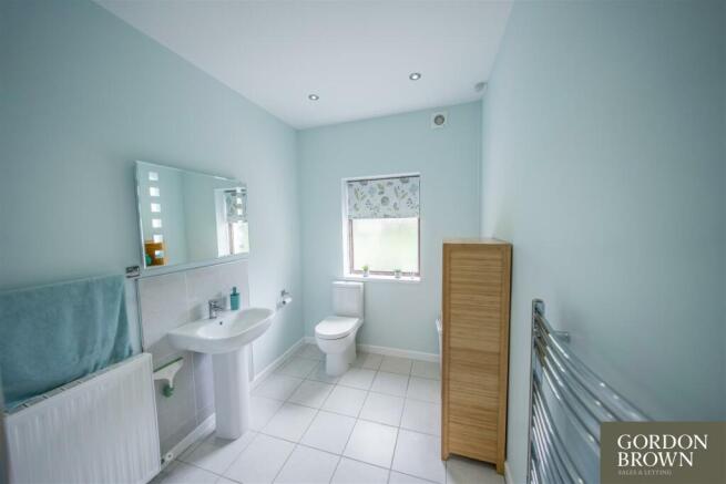 FAMILY SHOWER ROOM/WC