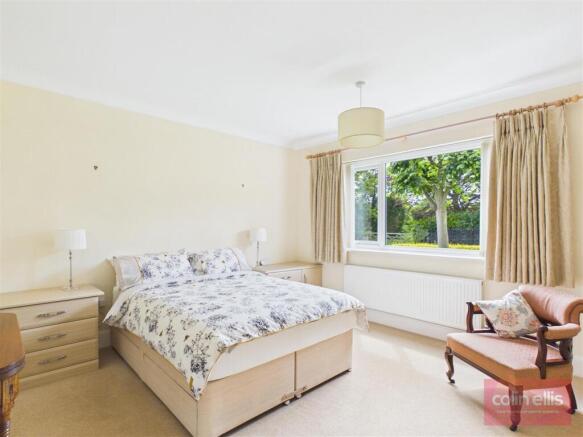 2 bed Ground Flat for sale Image 12