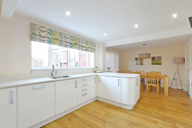 Open plan dini...