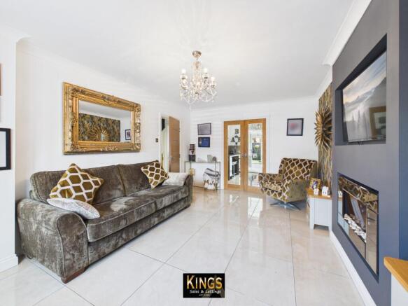 4 bed Detached for sale Image 5