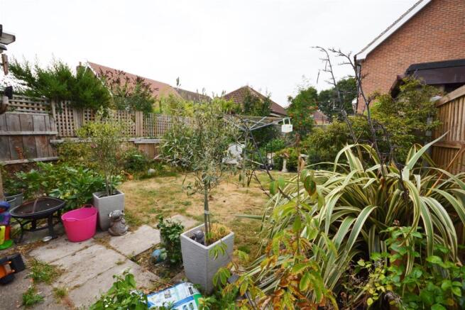 4 bed Semi-Detached Bungalow for sale Image 11