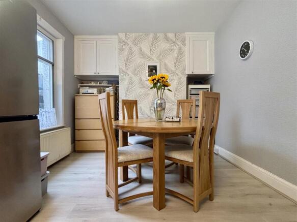 3 bed Semi-Detached for sale Image 6