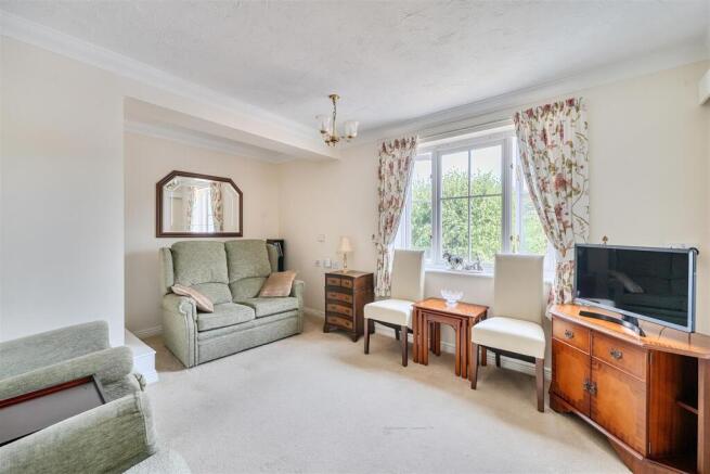 Sitting/dining room