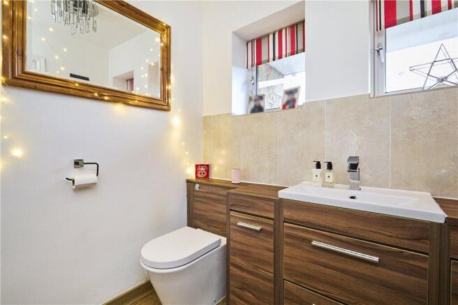 4 bed Detached for sale Image 9