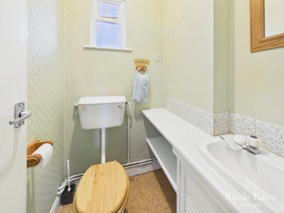 6 bed Detached for sale Image 8