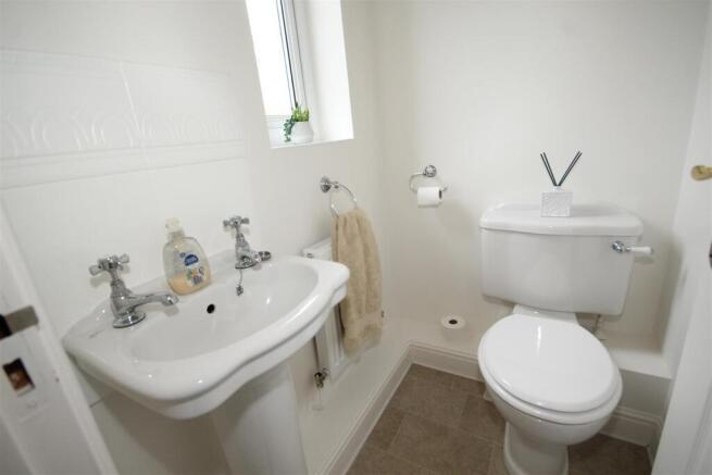4 bed Detached for sale Image 6