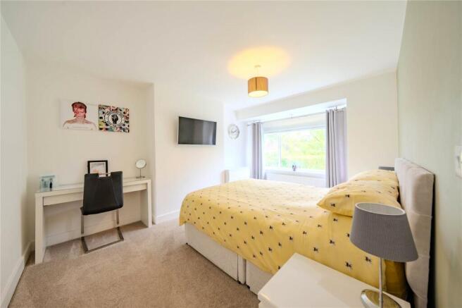 4 bed Bungalow for sale Image 7