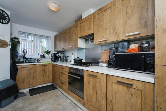3 bed Semi-Detached for sale Image 4