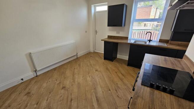 2 bed House to rent Image 9